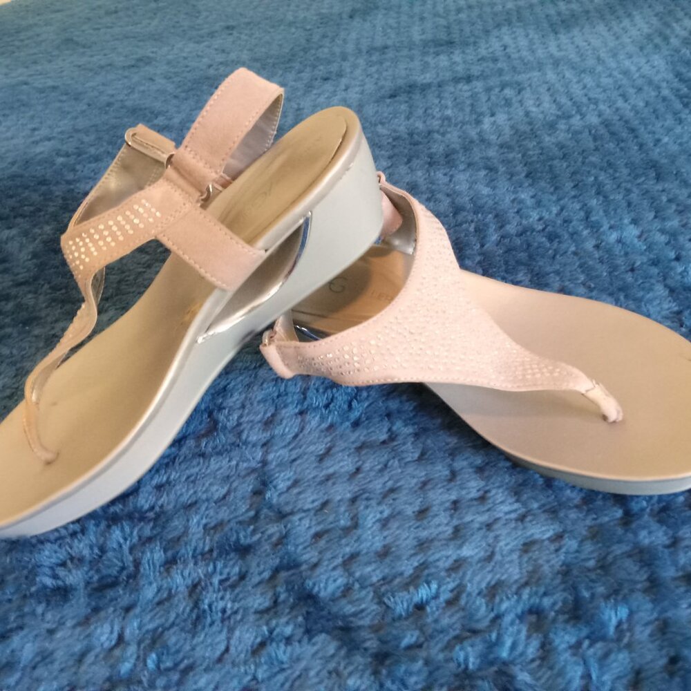 Women's shoes in good condition.